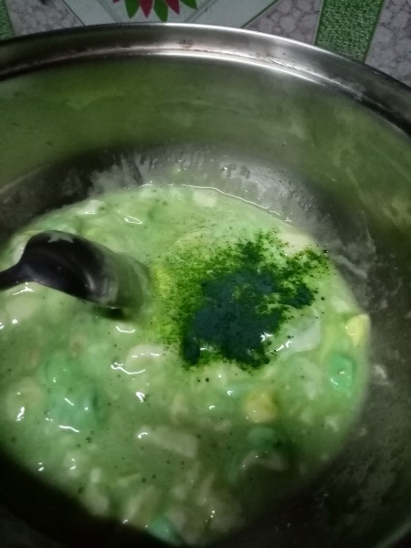mixing marshmallow & green coloring