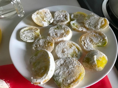 flour coated Tomato slices