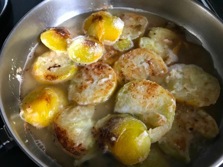 water added to Tomato slices