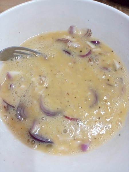 Egg mixed with onions & chicken