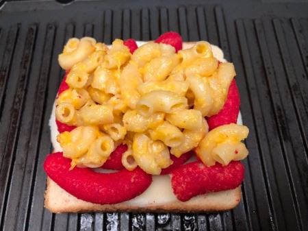 Mac n Cheese on sandwich