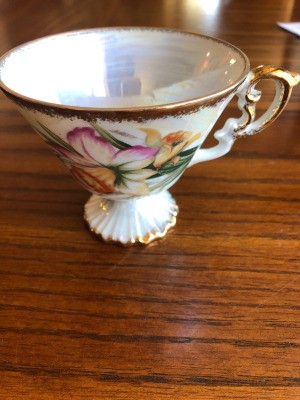 Selling a Collectible March Daffodil Tea Cup