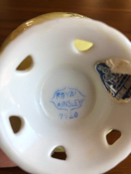 Selling a Royal Ainsley 7720 Tea Cup