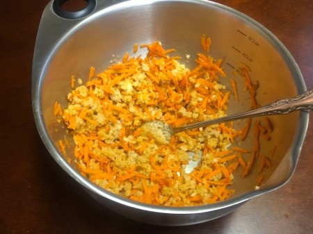 adding carrot, garlic & onion powder to bread crumbs