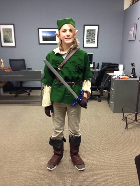 Tween dressed as Link from the Legend of Zelda