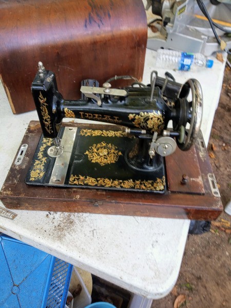 Determining The Value Of An Older Sewing Machine Thriftyfun
