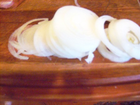 sliced onions