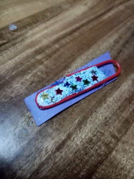 Paperclip Charm for a Zipper Pull - add some glitter shapes, here I used stars