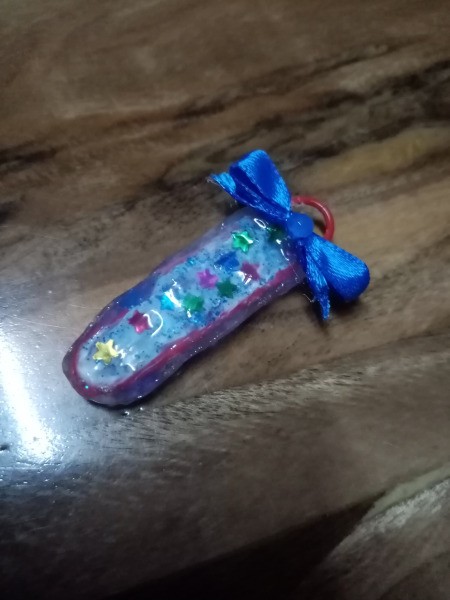 Paperclip Charm for a Zipper Pull - finished charm with tiny bow added
