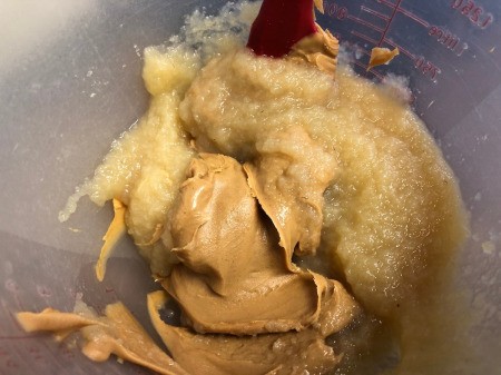 mixing peanut butter & applesauce