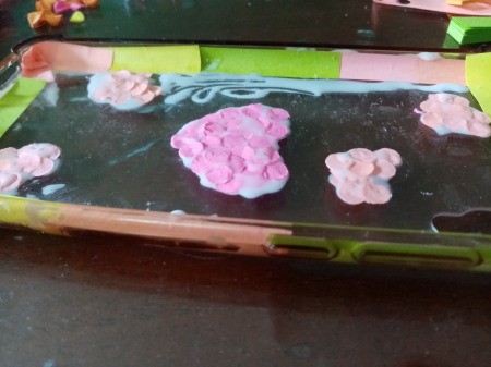 Fixing Jelly Phone Case with Sticky Notes - using alternating colors line the edge of the case with strips, keeping clear openings