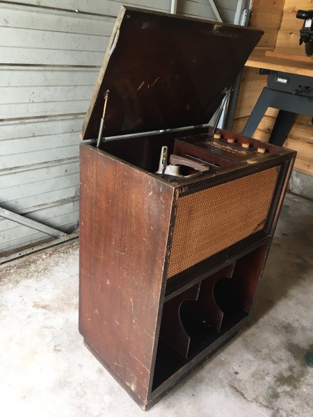 Value of a Vintage Fleetwood Cabinet Record Player