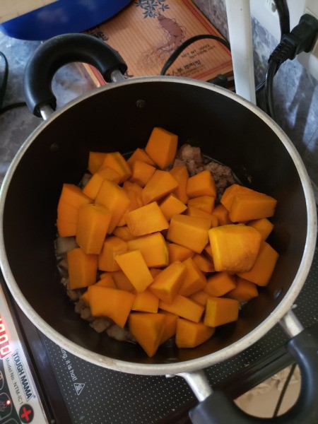 adding Squash to Pork Bits