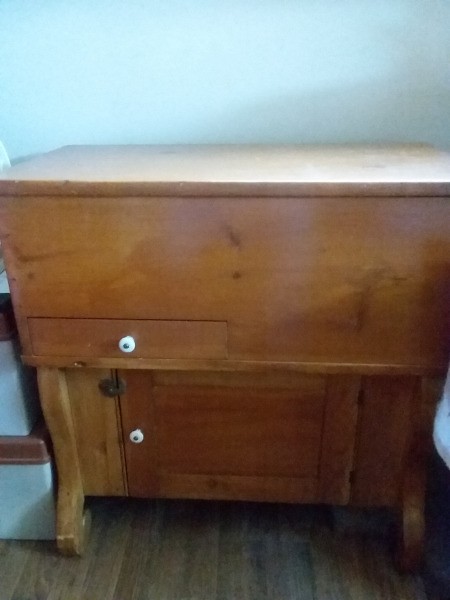 Identifying a Piece of Vintage  Furniture - full cabinet