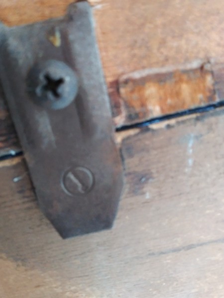 Identifying an Antique Table with Extensions