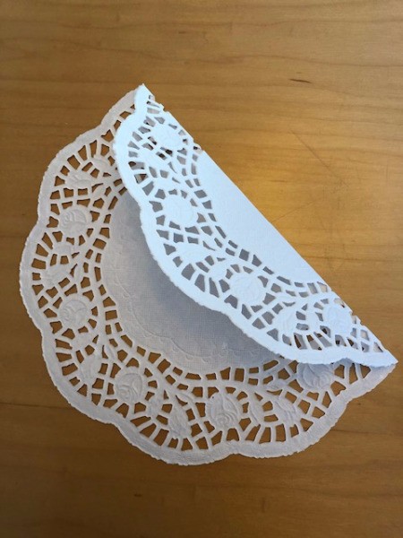 Fold the doily in 1/3.