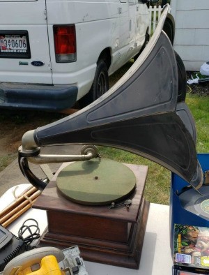 Value of an Antique Record Player - antique phonograph perhaps a Victor Talking Machine