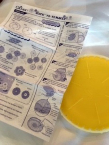 Making a Yo-Yo Pillow - yellow Clover yo-yo maker
