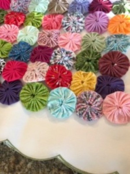 Making a Yo Yo Pillow - rows sewn together