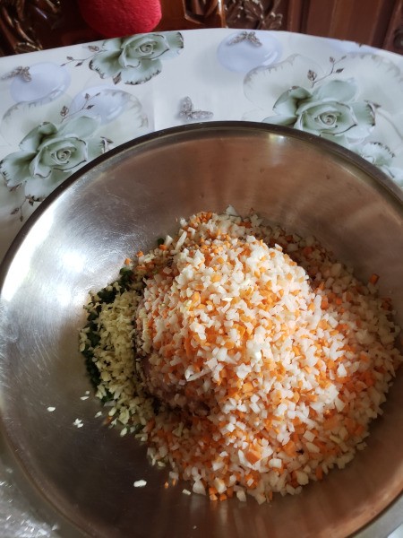 minced garlic, carrot & jicama in bowl