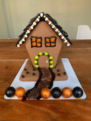 Haunted Gingerbread House - final view of finished kit house