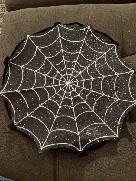 Halloween Spiderweb Placemat  Wreath - pipe cleaner wrapped all the way around the placemat
