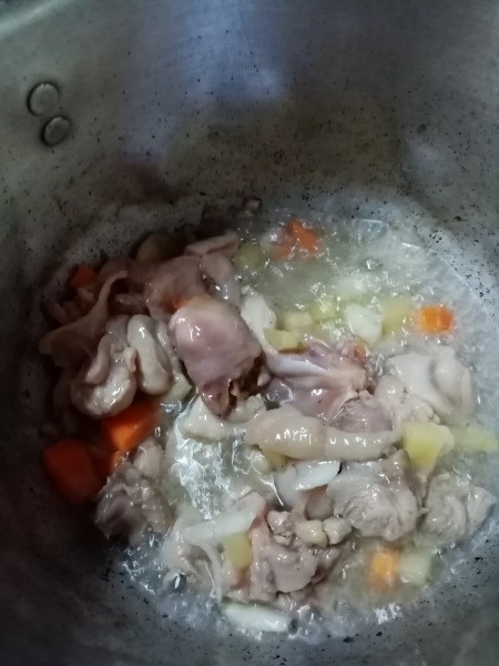 cooking chicken, garlic & ginger