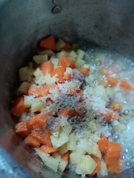 adding salt & pepper to pot