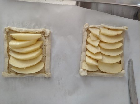 apple slices in puff pastries