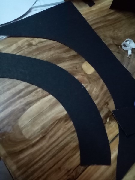 DIY 4 Tier Cupcake Stand - cut a curved piece of board to extend between the sides