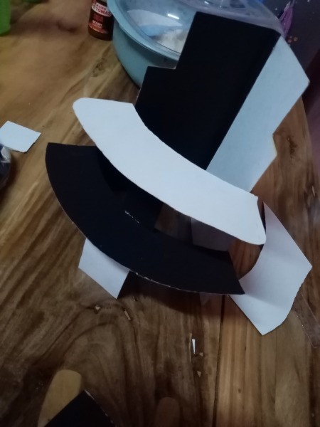 DIY 4 Tier Cupcake Stand - cut two shorter pieces for the next two steps, alternating black and white, glue in place