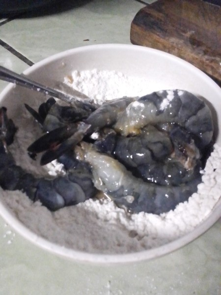 dipping prawns in breading