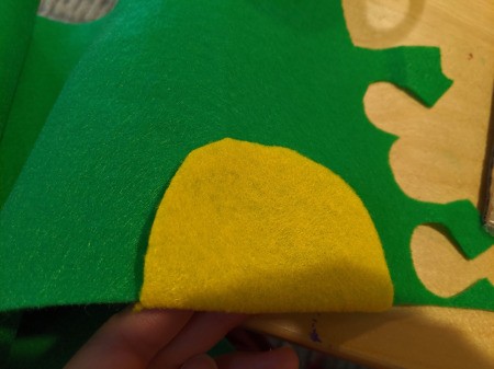 Halloween Taco Accessories for Adults - lay shell on green felt