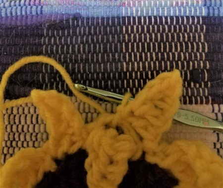 Sunflower Photo Frame - making second row of petals