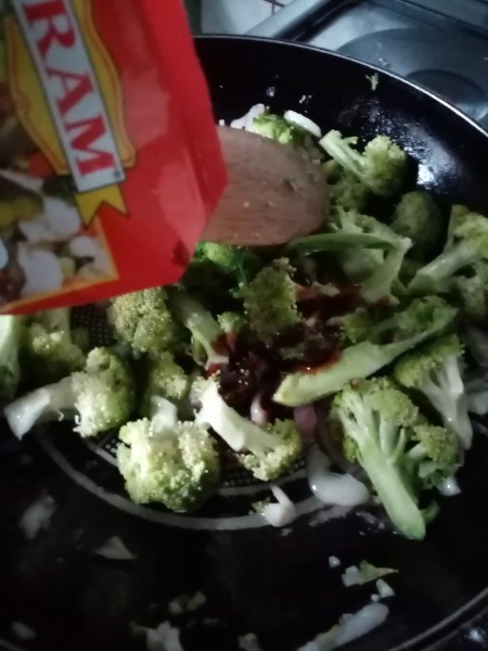 adding broccoli & some oyster sauce to pan