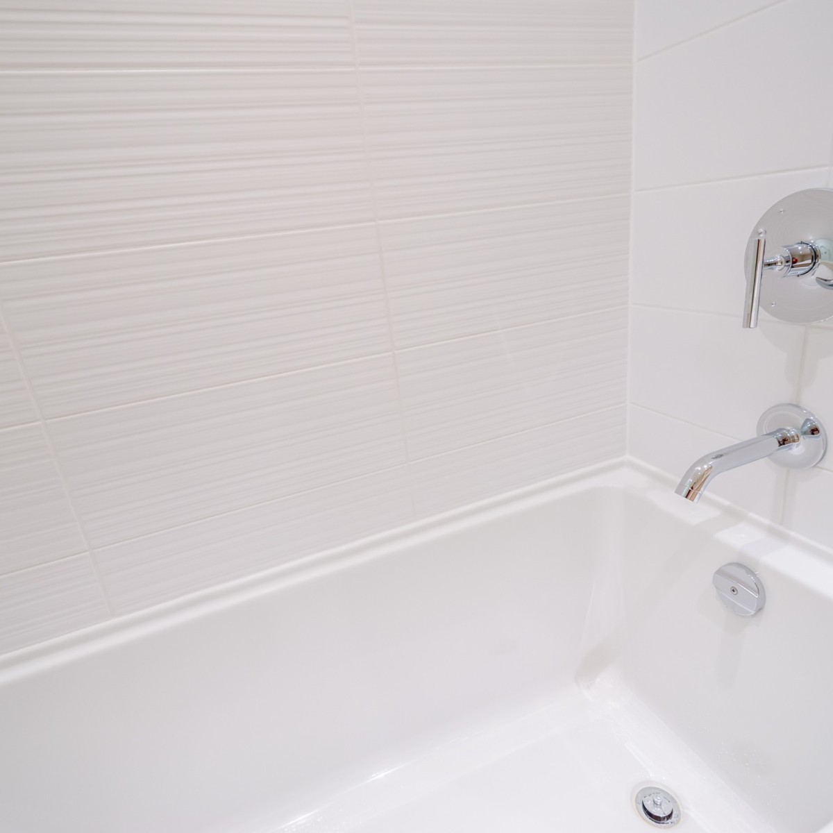 Cleaning A Textured Bathtub Floor, How To Clean A White Acrylic Bathtub