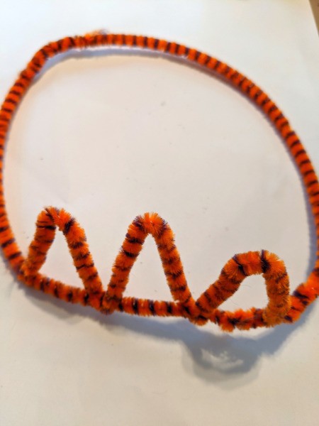 How to Make A Pipe Cleaner Crown - three triangles made
