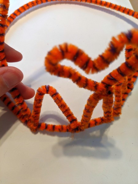 How to Make A Pipe Cleaner Crown