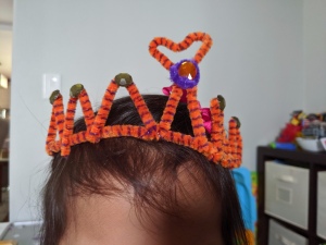 How to Make A Pipe Cleaner Crown - crown on a child's head