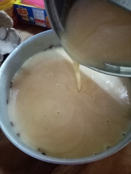 pouring custard on Graham Crust