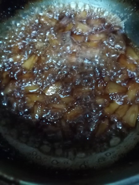 Heating Pineapple in pan