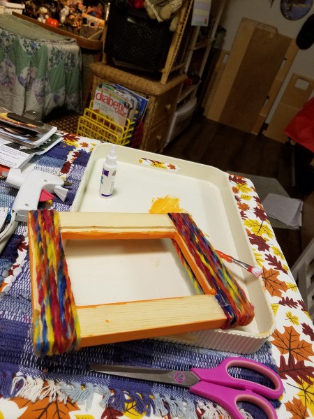 Yarn Wrapped Frame - hot glue on the beginning end of the yarn and then switch to white glue as you wrap