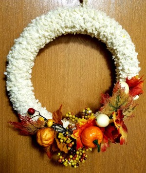 Making a Disassemblable Fall Leaf Wreath - finished wreath hanging