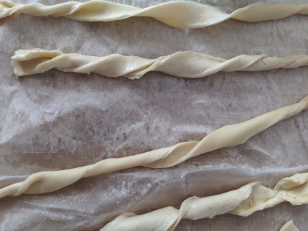 Twisted puff pastry