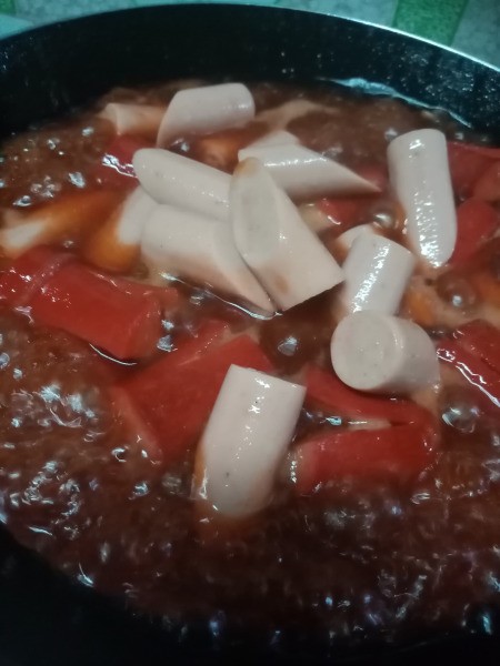 adding Sausages to hotdogs