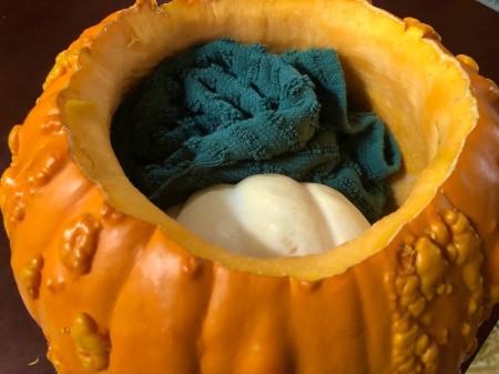 Spooky Double Pumpkin Eyeball - place a tea towel or crushed paper behind the small pumpkin to keep in place