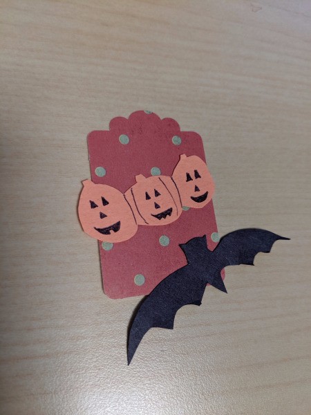 DIY Pumpkin and Bat Halloween Favor Tag - arrange pumpkins and bat on tag and glue in place