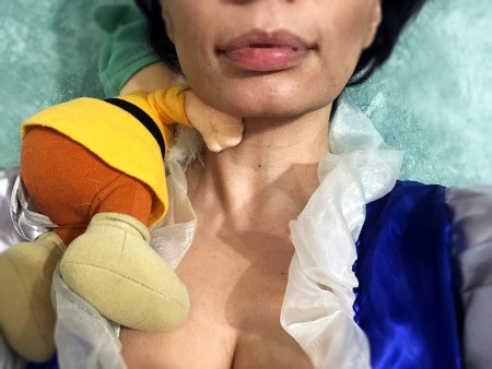 Snow White and the Undead Dwarves - zombie dwarf in place