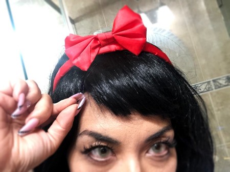 Snow White and the Undead Dwarves - put on wig