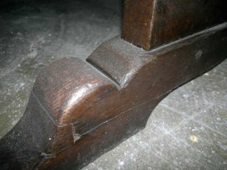 Identifying an Old Oak Trestle Table